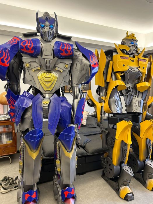 Robot, ayiqcha toy va marosimlar uchun kongil ochar kostyum