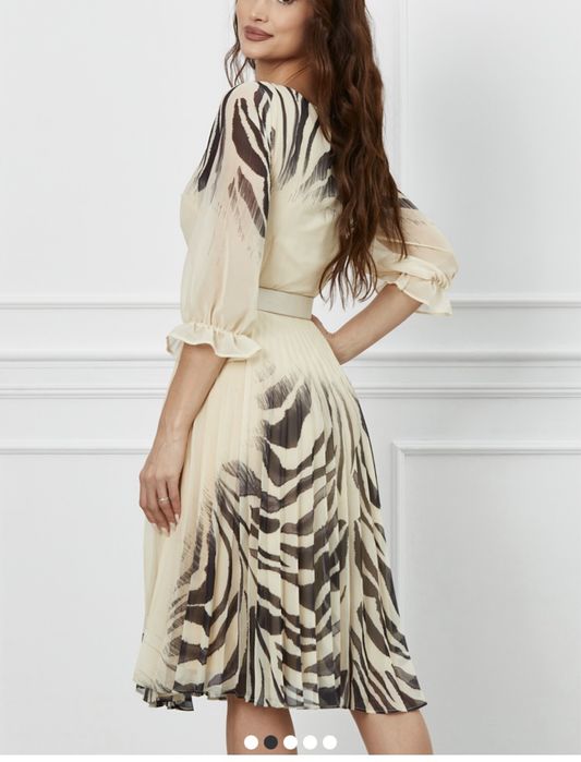 Rochii noi marimi disponibile 44 , 48