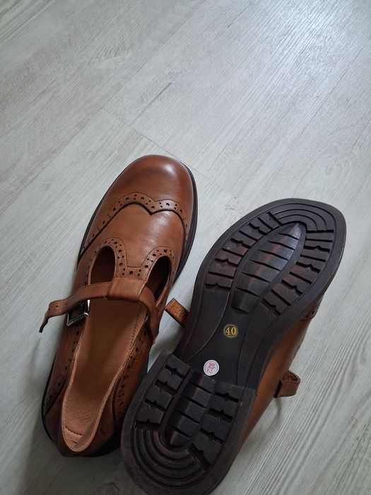 Продавам дамски есенни обувки