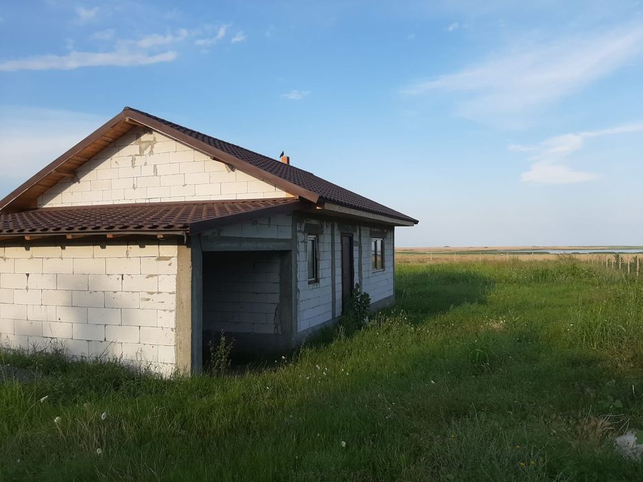 Casă + teren 1000 mp în Istria – vedere la lac
