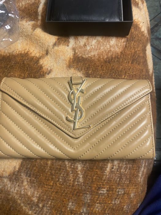 Протмоне Yves Saint Laurent