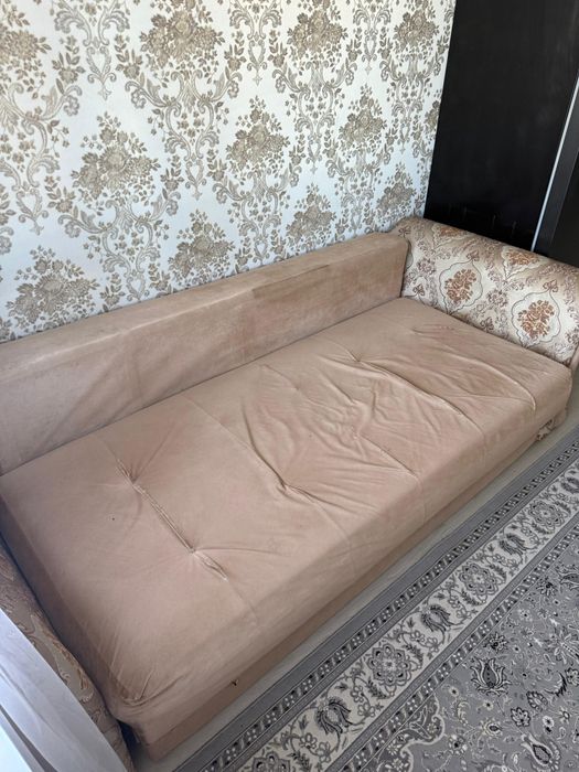 Отдам даром диван.