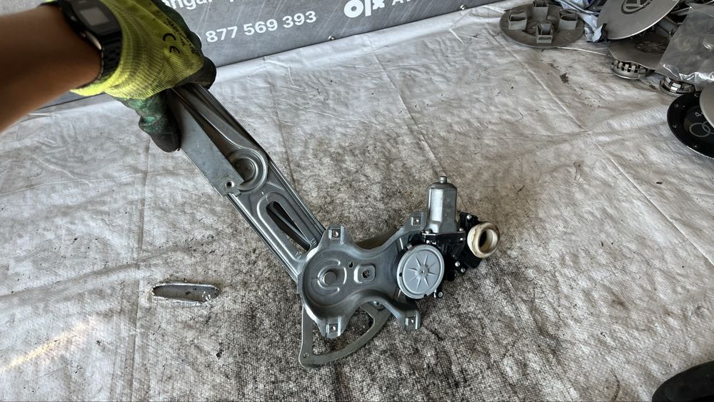 Toyota Yaris механизъм предно дясно стъкло