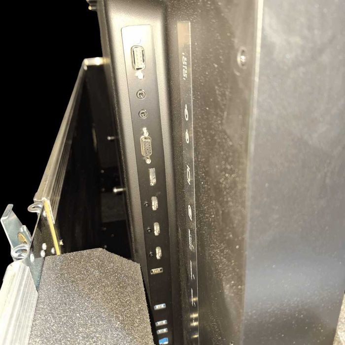 Monitor Touchscreen, interactive conference room+stand electric+ flight case robust