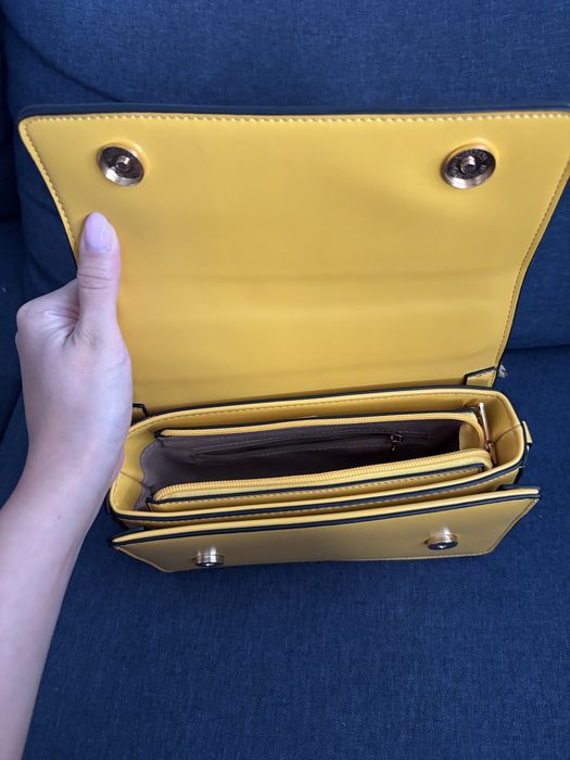 Poșetă Prada galbenă