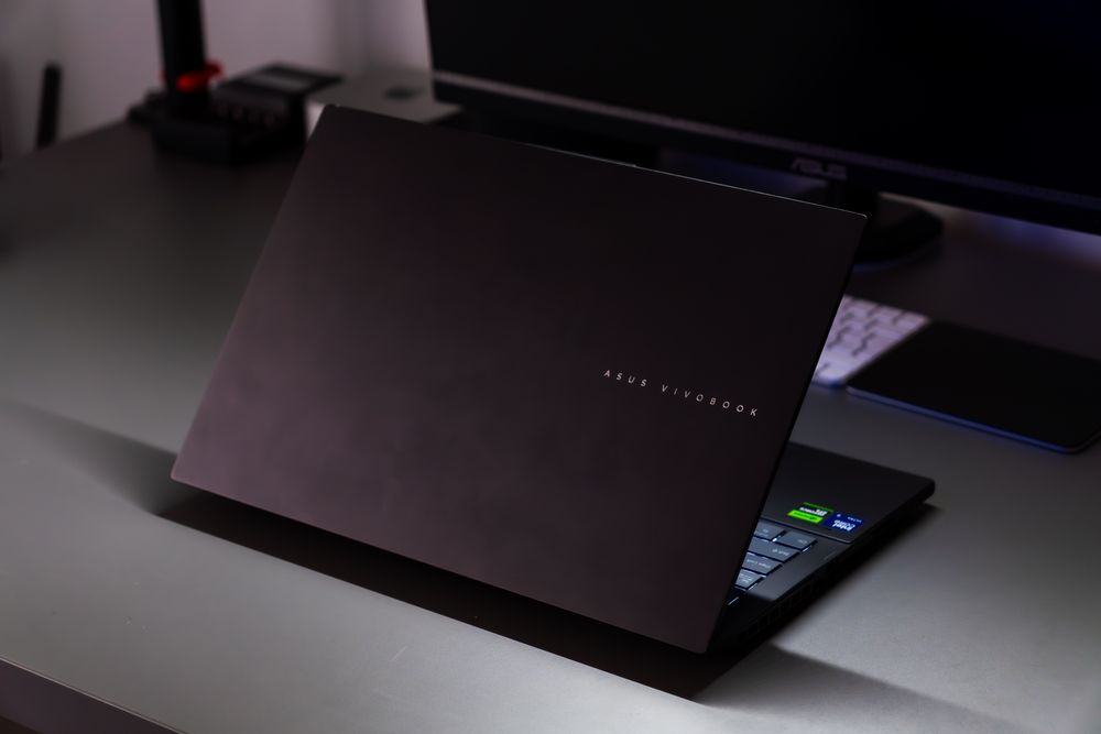 Laptop ASUS Vivobook Pro 15 OLED | Ultra 9 | RTX 4050 | 40GB RAM DDR5 | 1TB SSD | Editare/Gaming