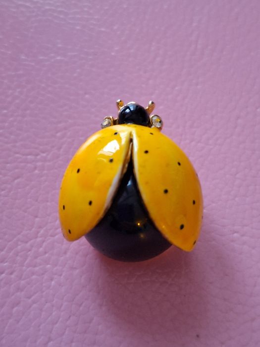 Колиета, халки, висулки, брошки