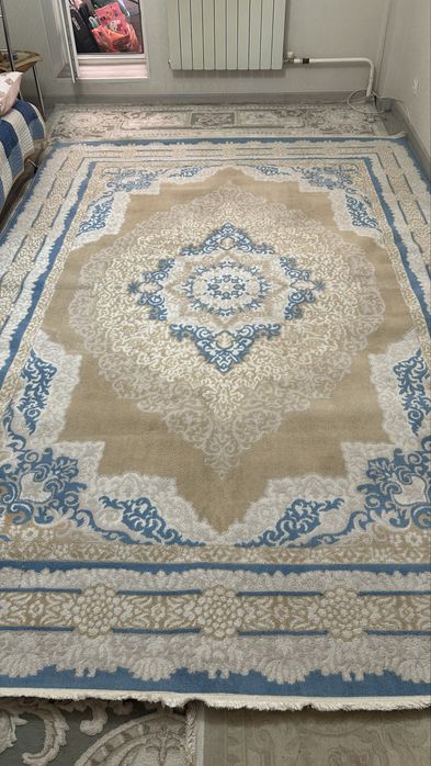 Кілем өте жақсы сапада , аз қолданылған, жыртылған, кесілген жерлері ж