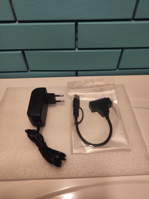 Wowfast SATA към USB адаптер за 2.5/3.5 HDD SSD с захранване