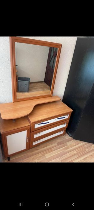 Трюмо со шкафом в хорошем состоянии