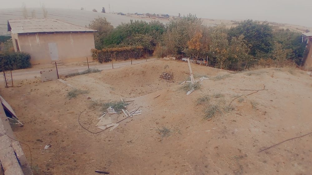 Yer sotiladi 6 sotih dacha uchun.