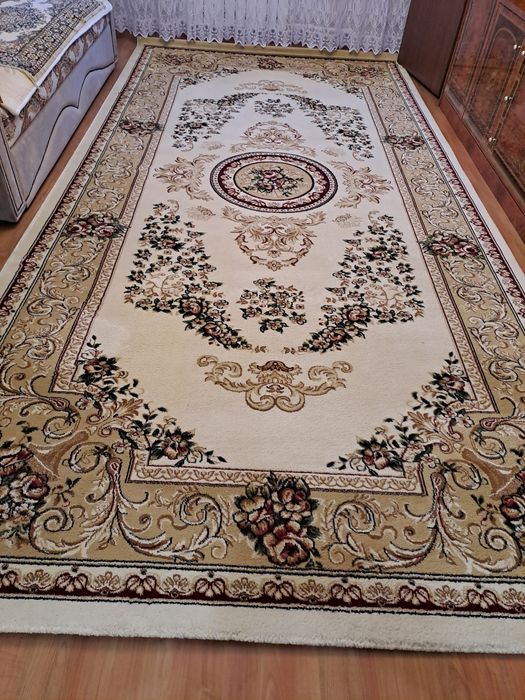 Ковёр 2×4м отличный