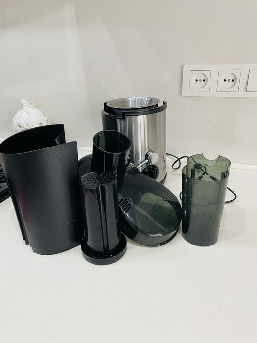 Соковыжималка REDMOND RJ-M911 черный, серебристый