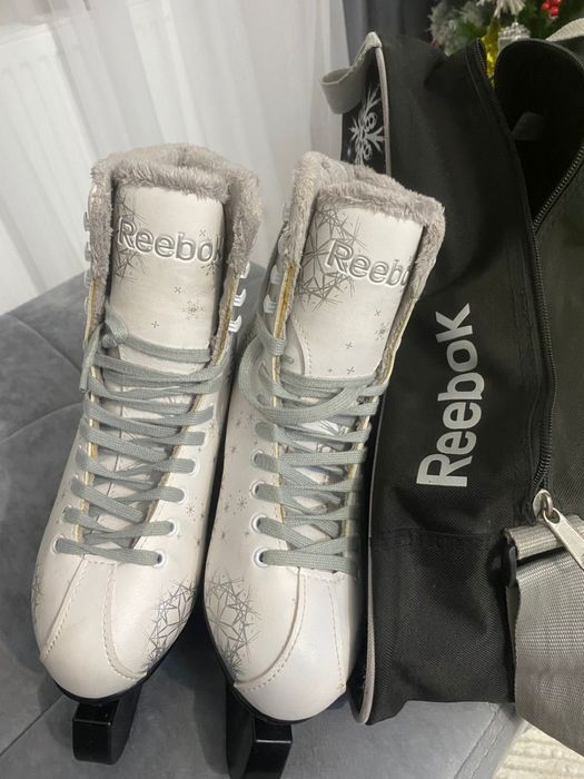 Коньки Reebok с сумкой и чехлами
