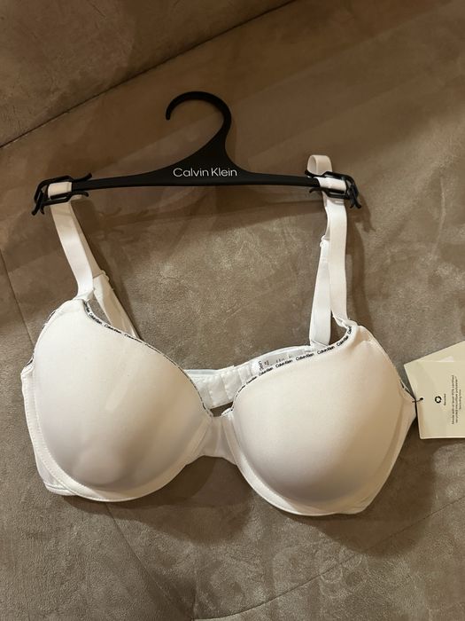 Оригинални сутиени Tommy Hilfiger и Calvin Klein