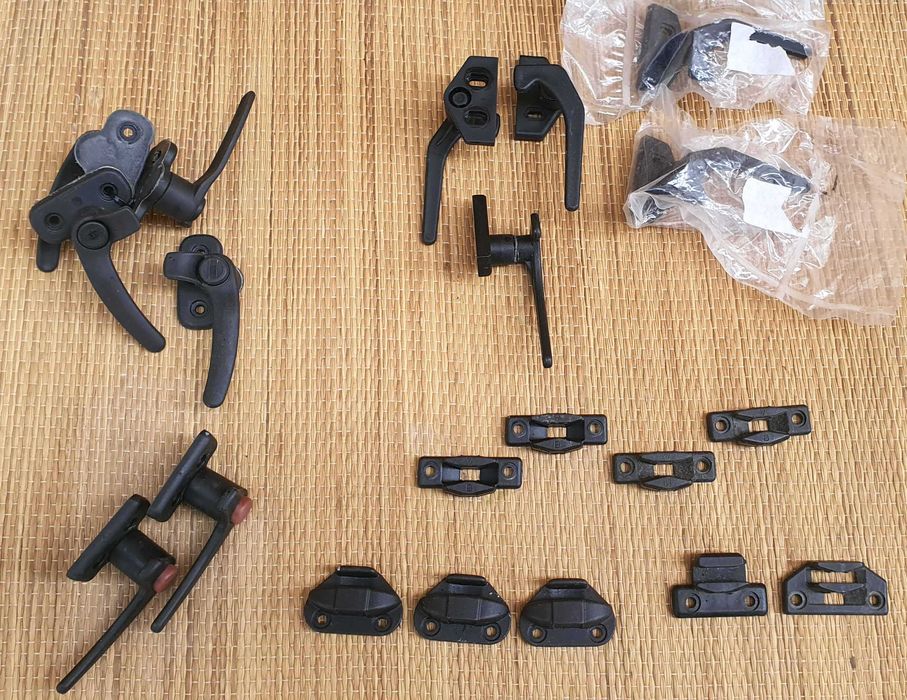 Telescoape ferestre, pistoane compartiment butelii, carlige ; etc