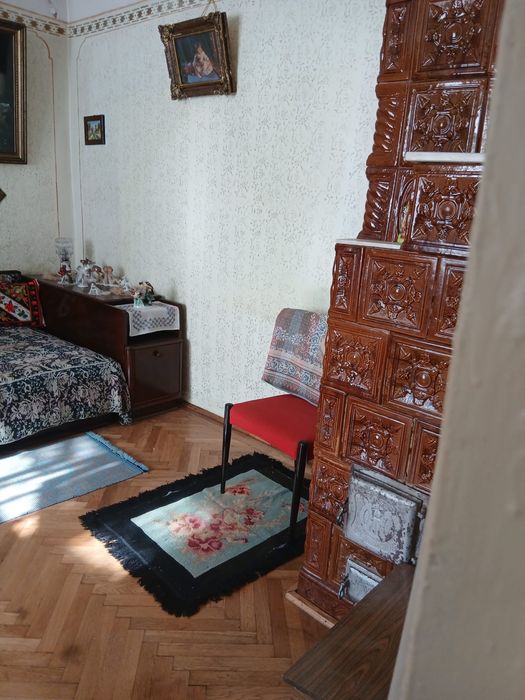 Casa zona centrala,din caramida, libera,toate utilitatile,singur in curte.De vanzare casa zona centrala,toate utilitatile,singur in curte.