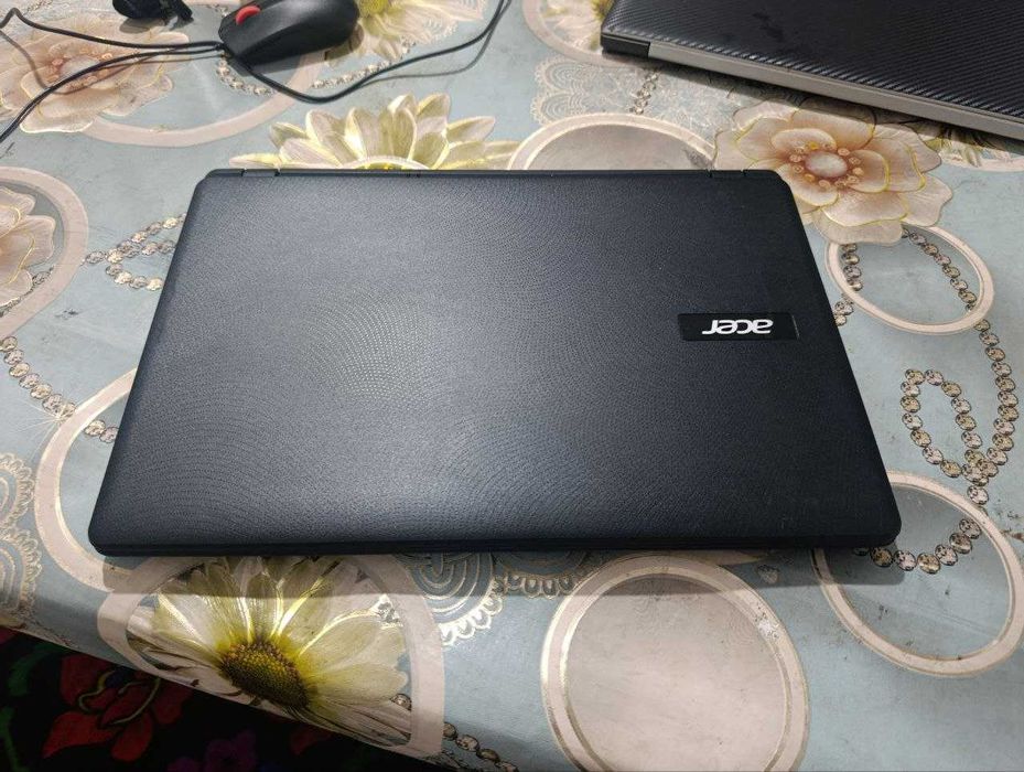 4 yadroli deyarli yangi noutbuk sotiladi