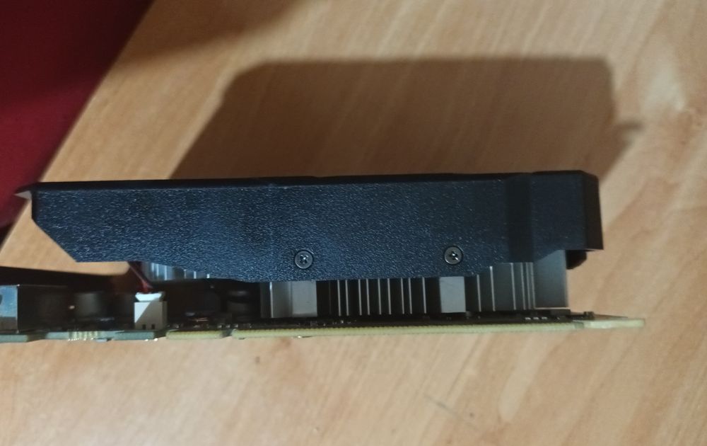 Sursa pc ai placa video gtx 1050