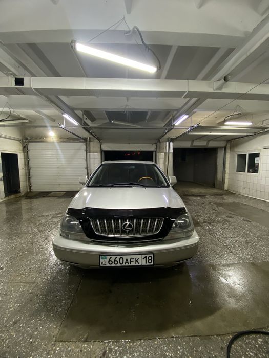 Машина Лексус рх 300