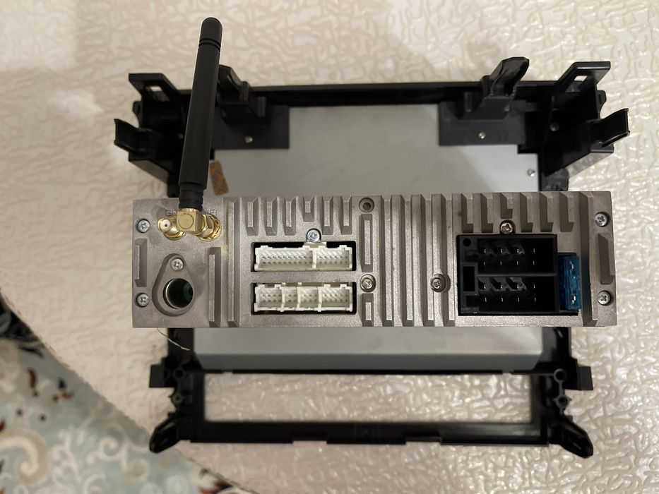 Мультимедиа Ланд-Крузера-200