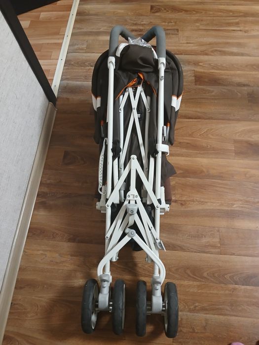 Продам детскую прогулочную коляску.