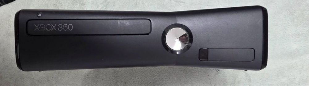 Xbox 360 Slim cu Fifa 2015