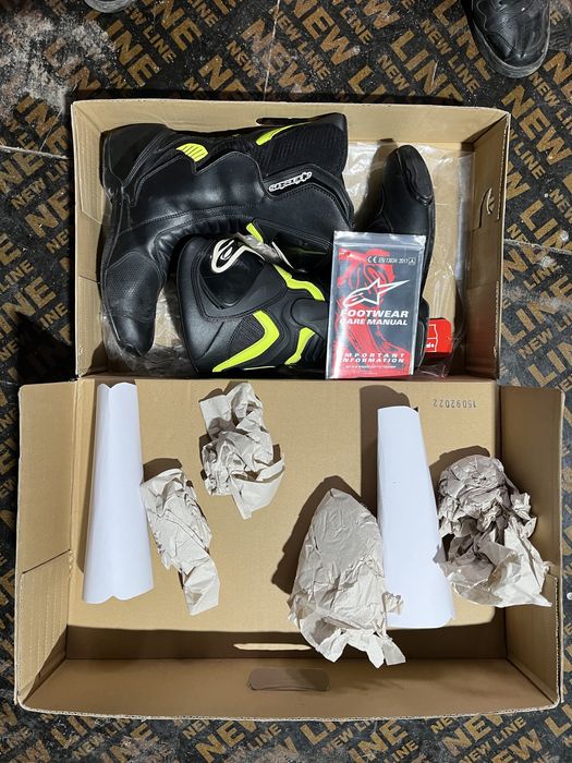 Мото екип и мото ботуши