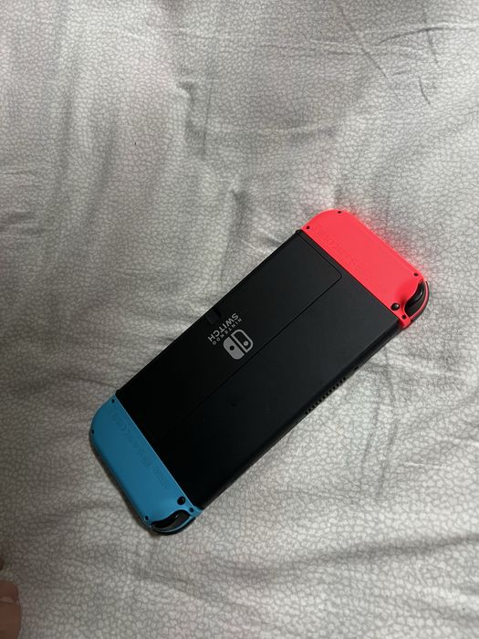 Продам Nintendo Switch OLED
