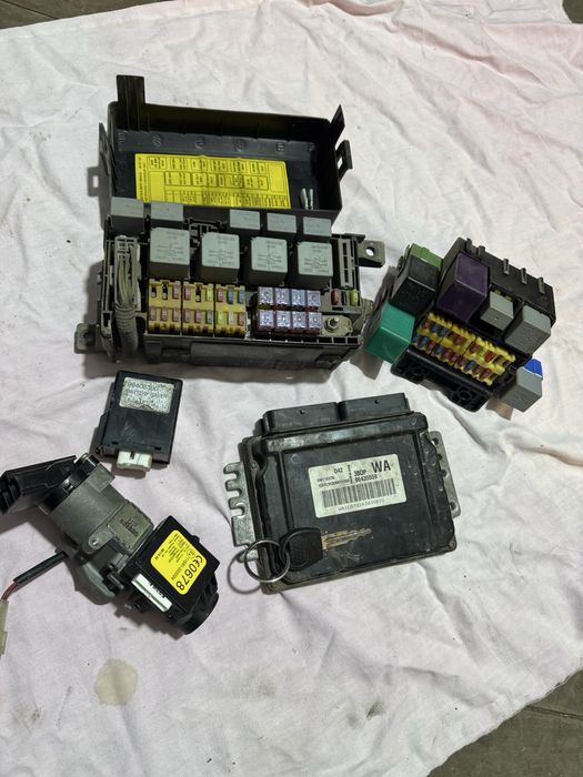 Kit pornire chevrolet aveo 2003-2008 ecu contact panouri rele 96435559