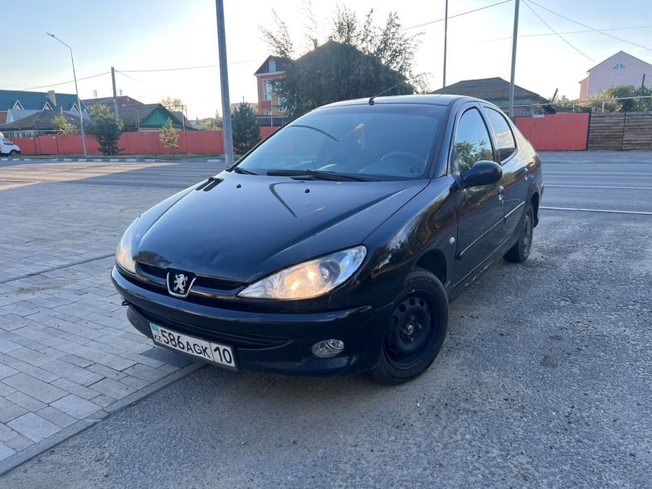 Продам машину Peugeot 2008 года