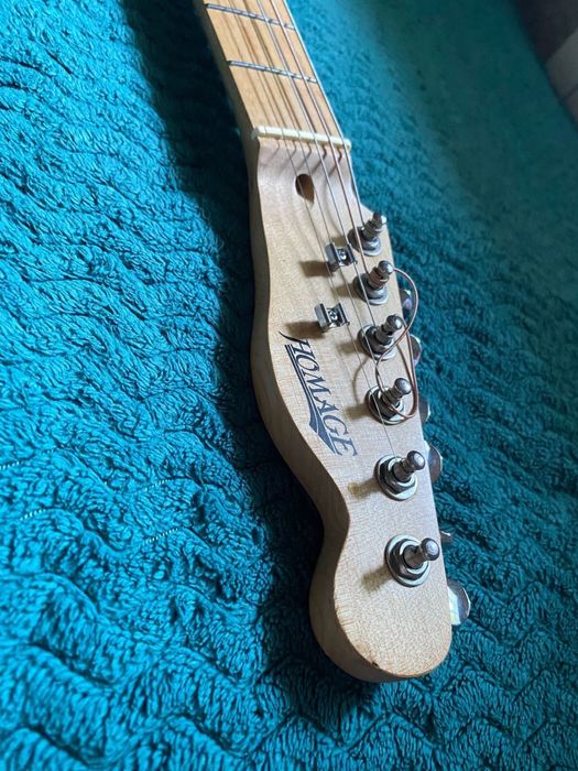 Электрогитара с комбоусилителем