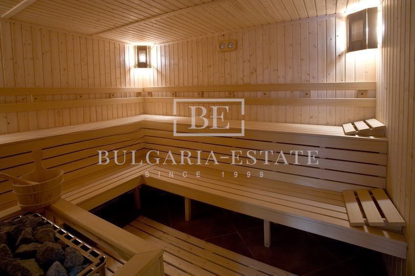 2-стаен в Варна, област-к.к. Св.Св. Константин и Елена площ 65 цена 5