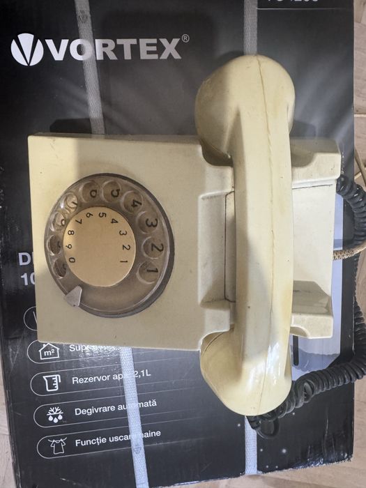 Vand 2 telefoane vechi cu disc