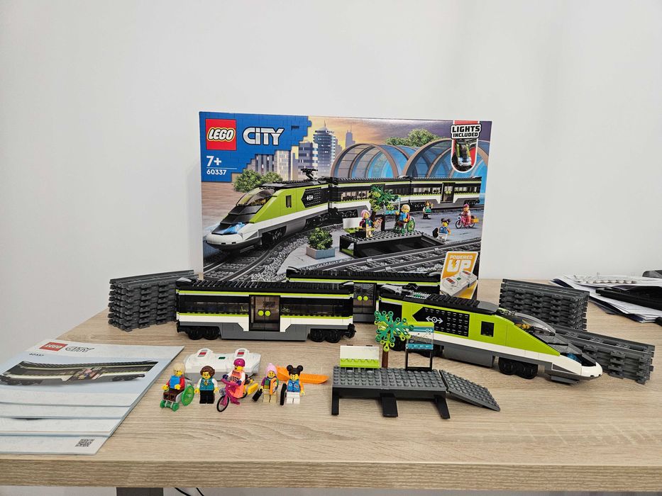 LEGO City Tren expres de pasageri 60337