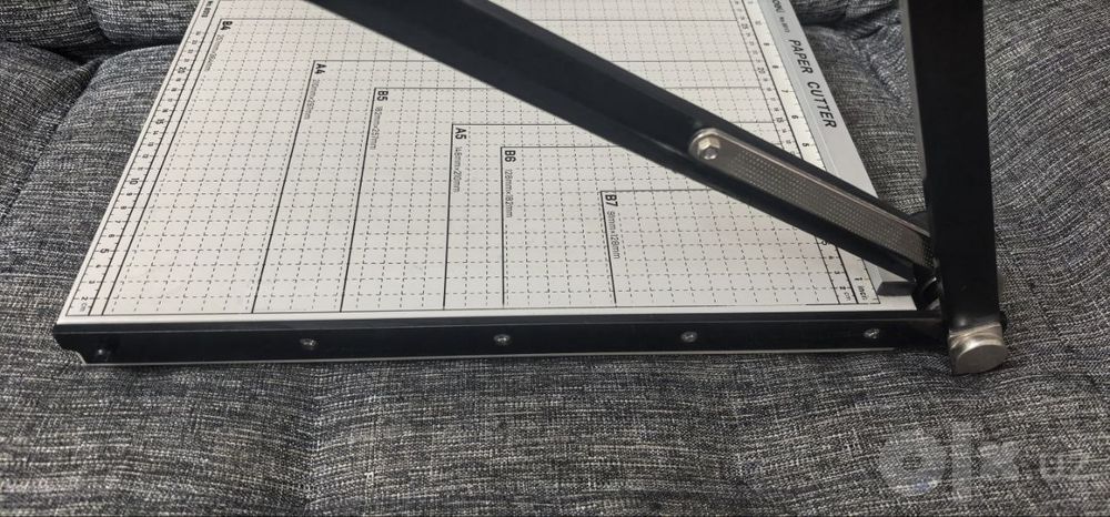 сабельный резак для бумаги (модель Deli Paper Cutter