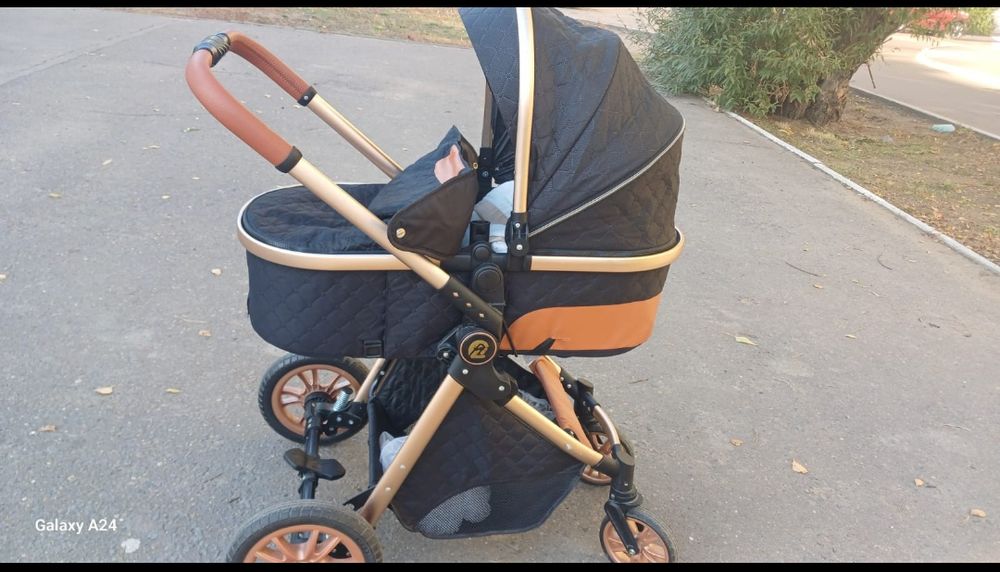 Продам коляску один сезон