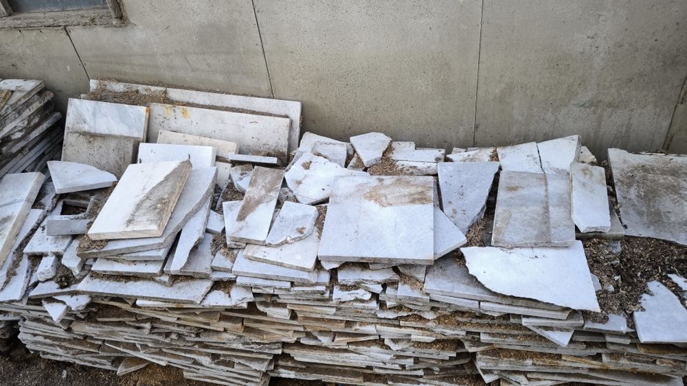 Мрамор бял изрезки и плочи