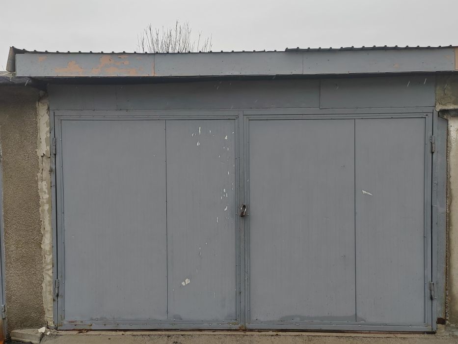 Închiriez garaj în micro 17!!!