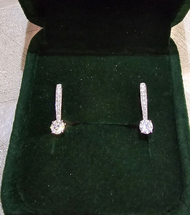 Серьги золотые с якутскими брилиантами