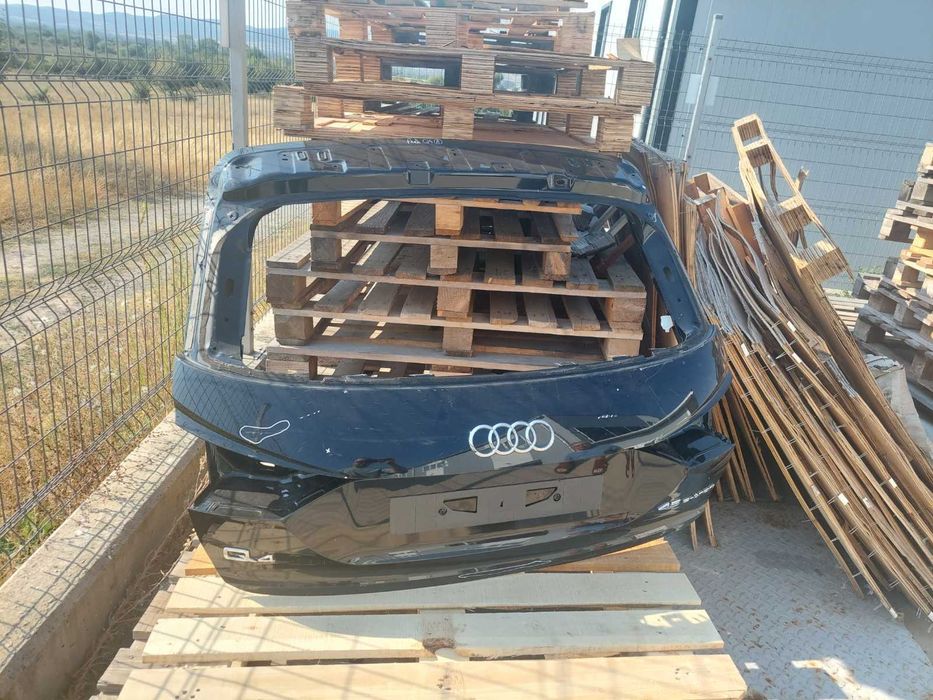 Audi Q4 E-tron на части