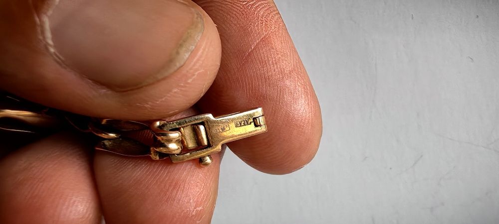 Qo'l soati ayol qizlar uchun