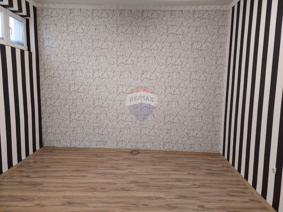 Дава се под наем Офис в Варна, Център - 75 кв.м за 700 € - Снимка #3