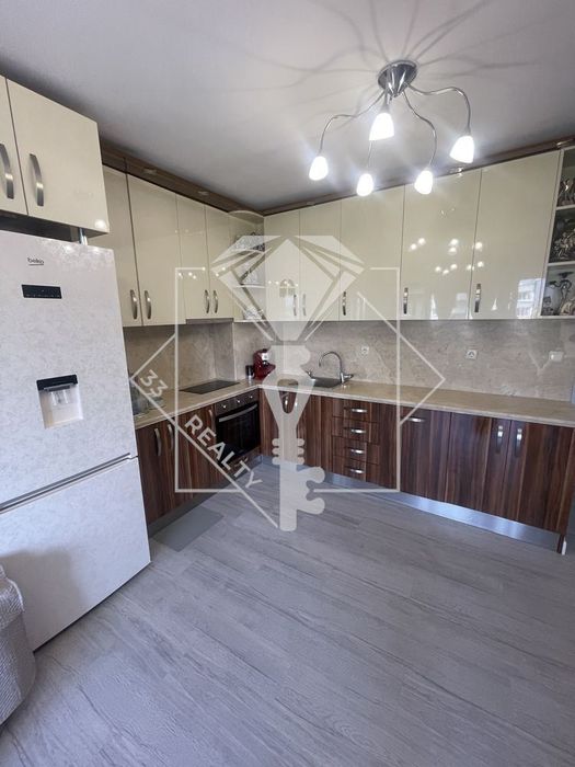 Продава се Тристаен апартамент в Пловдив, Кючук Париж - 101 кв.м за 2377 €/кв.м - Снимка #3