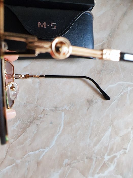 Очки солнцезащитные