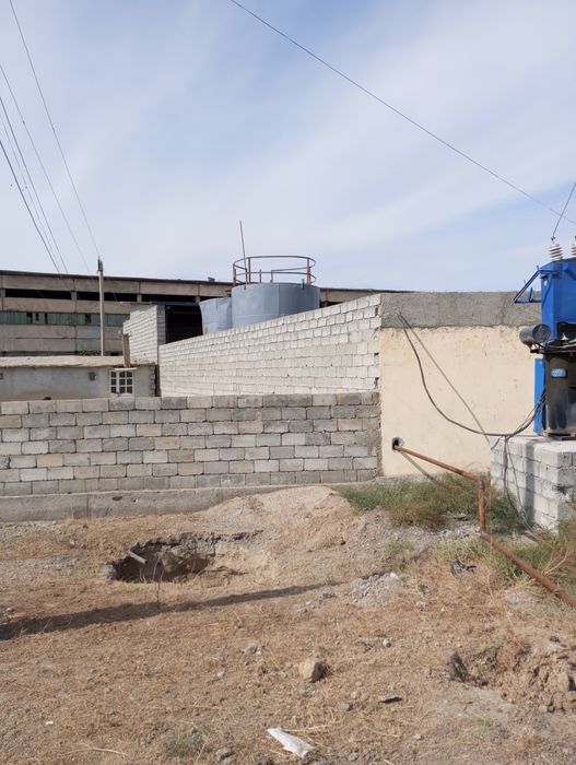 Uy-joy, tovuqxona sotiladi 5.5 sotix hamma sharoitlari bor tovuqboqish