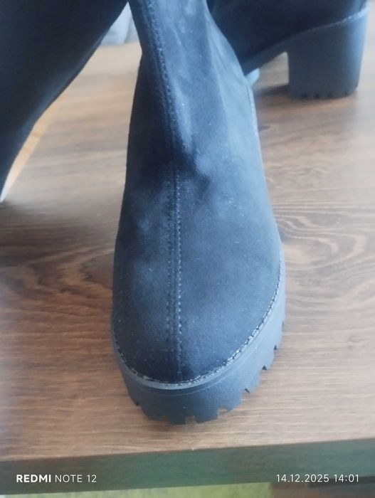 Чисто нови велурени ботуши 35 номер