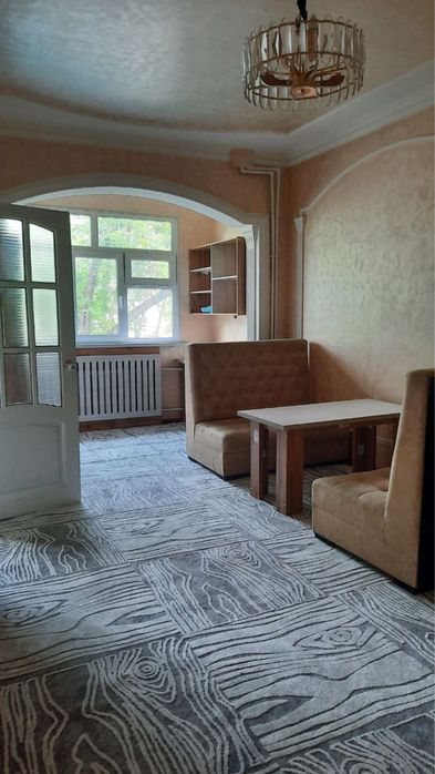 Yashnabod metrosi yonida 3 xonali uyga 4-talaba qiz kerak