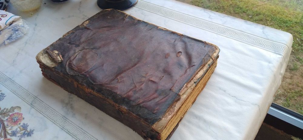 Продам старинную книгу про историю