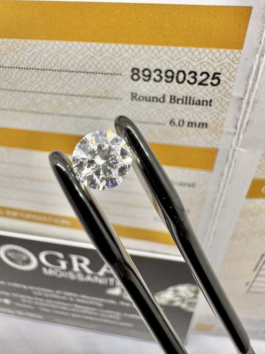 Диамант 0.8 карата , мойсанит за бижу и подарък